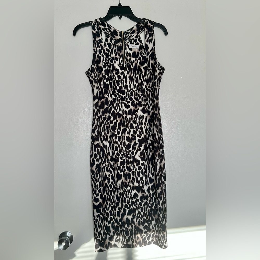 Like New Sleeveless Full Back Zipper Fitted dress leopard print